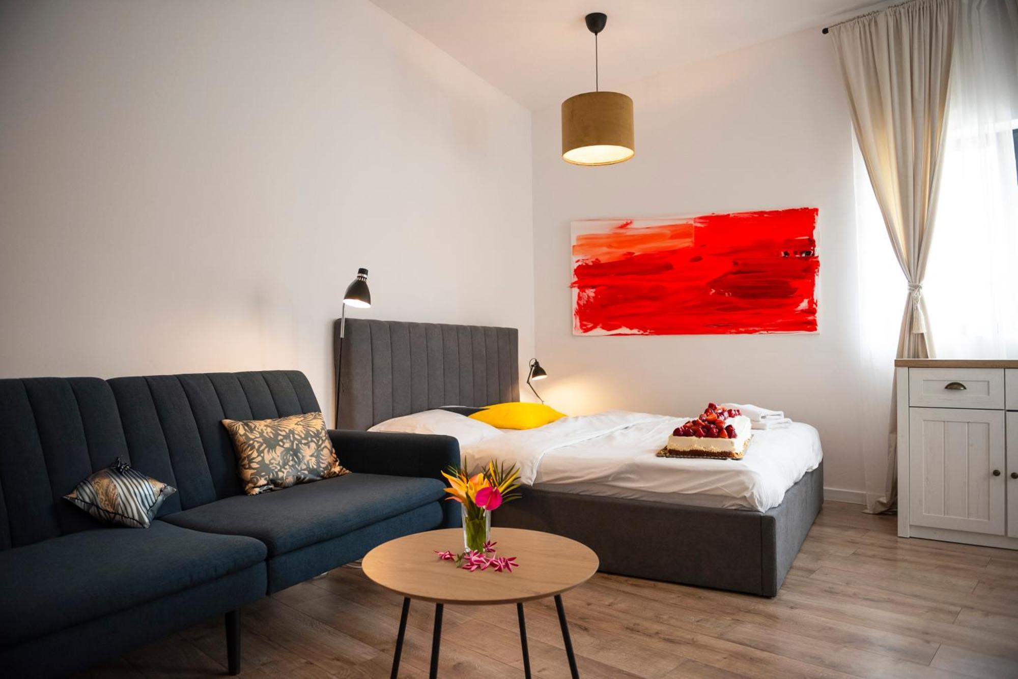 Lazynest Aparthotel Bucharest